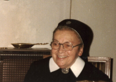 Ihr herzhaftes Lächeln prägt auch den allerletzten Schnappschuss von Schwester M. Fiatis Schätzle. Aufgenommen nur wenige Tage bevor sie in ein Hospital in Buenos Aires eingeliefert wurde, wo sie am 8. Juli 1993 verstarb.