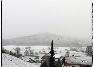 2024 bedeckte am Morgen des 23. Dezember eine dünne Schneeschicht den Ort, am 24. dominierte jedoch wieder das Grün in Dörlinbach.