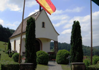 Bis ins Jahr 2011 gab es an Christi Himmelfahrt in Dörlinbach an der Kapelle regelmäßig Gedenktreffen der 5. Infanterie- und Jäger-Division.