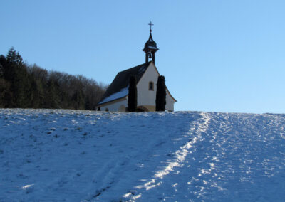 Winter 2021: Die Kapelle bietet zu allen Jahreszeiten imposante Fotomotive.