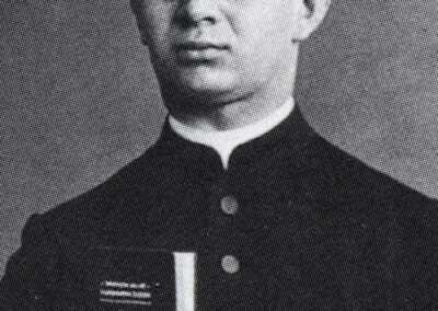 Leo Schüssele, Pfarrer und Familienforscher (1885 bis 1947). Geboren und aufgewachsen in Dörlinbach. Zuletzt Pfarrer in Gütenbach.