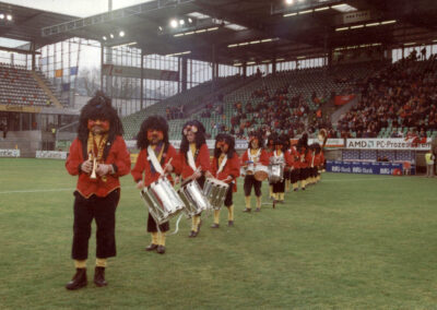 Ab den 1990er-Jahren waren die Säcklistrecker be den Heimspielen des SC Freiburg im alten Dreisam-Station gern gesehene Gäste.