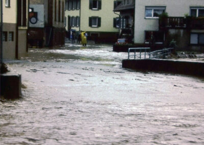 Jahrhunderthochwasser: „Land unter“ heißt es am 8. Juli 1987 auch im Mühlweg.