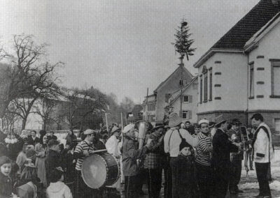 Dorffasent im Jahre 1950: Federführend war der Musikverein. Die Musiker übernahmen sozusagen das „Erbe“ vom „Gutselewerfer Oskar“ und dem „Botter-Rumä“.