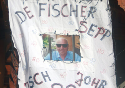 Banner an der Haustüre von Joseph Fischer im April 2011 anlässlich seines 80. Geburtstags.