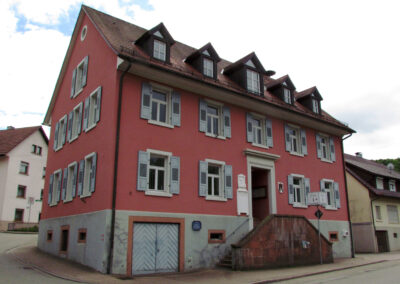 Aktueller Blick auf das Dörlinbacher Rathaus, das heute Verwaltungssitz der Gesamtgemeinde Schuttertal ist.