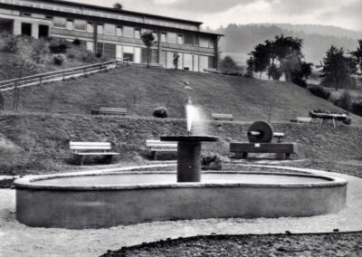 Anfang der 1970er-Jahre: die neue Kuranlage mit dem Nierenbrunnen.