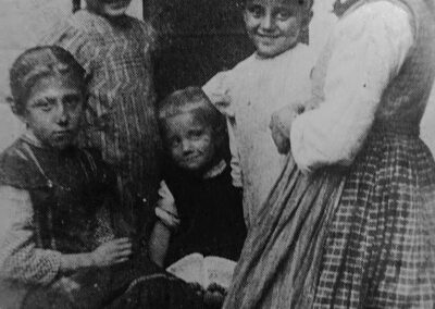 Die Familie von Wilhelm Rothweiler, die er selbst mit seiner Kamera in Szene setzte.