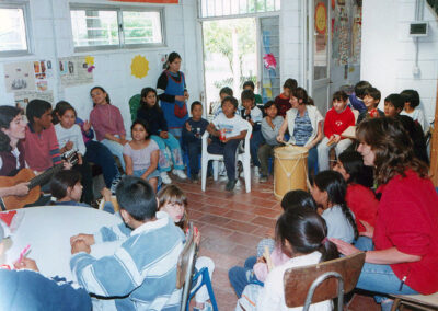 Kinderfest im Armenviertel „Virreyes“ in San Isidro im Jahre 2003. Unterstützt mit Spendengeldern aus Dörlinbach.