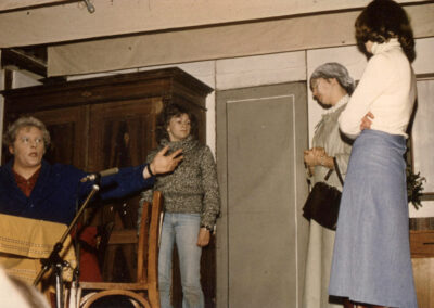 Theateraufführung der KJG im Oktober 1978 im „Engel“. Die KJG wagte sich von 1975 an moderne Stücke.