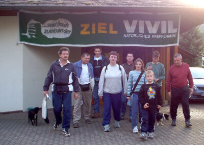 IVV-Wandertage 2004: Vom Start- und Ziel an der Dörlinbacher Festhalle geht es auf die Wanderstrecken rund um den Ort.