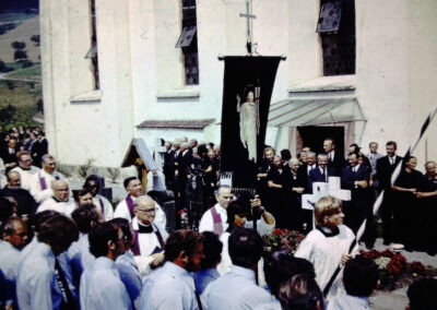 Beerdigung von Pfarrer Josef Schmid im Jahre 1975 in Welschensteinach unter großer Anteilnahme auch von Dörlinbacher Bürgerinnen und Bürger.