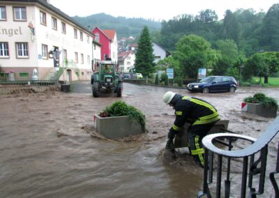Eindrücke vom Hochwasser am 8. Juni 2021. Tags darauf verließ die Schutter bei einem weiteren Hochwasser erneut das Bachbett.