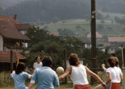 Spielszenen vom Damen-Krempelturnier des SV Dörlinbach im Juni 1983.