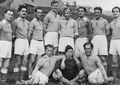 Seniorenmannschaft um im Jahre 1950. Der Verein wurde erst wenige Monate zuvor am 7. August 1949 gegründet.