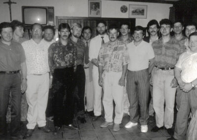 Das Führungsgremium des SV Dörlinbach im Jahre 1991. Siebter von links der scheidende Vorsitzende Karl Thoma, rechts daneben der neue SVD-Chef Hansjörg Lauer.