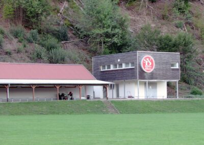 Aktuelle Impressionen vom Sportgelände beim Schluchwald. Die stetigen Verbesserung der Sportanlagen gehört zu den wichtigsten Zielen des Vereins.