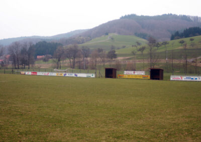 März 2011: Impressionen vom Sportgelände beim Schluchwald. Im Volksmund wird der Sportplatz auch gerne mit „Schluchwald-Station“ betitelt.