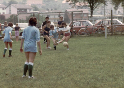 Damals noch ein seltener Anblick: Fußballerinnen (Damenriege und KJG) beim Damen-Krempelturnier 1983 im „Schluchwaldstation“.