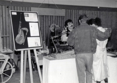 Helmut Moßmann in den 1980er-Jahren bei einer Ausstellung zum Thema „Altes Handwerk“ in der Sulzberghalle.