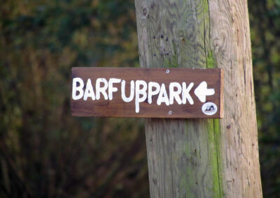 Seit dem Jahre 2007 gibt es oberhalb der Prinschbachhütte einen Barfußpark. Die Wege zur Anlage gut ausgeschildert.