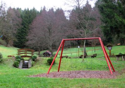 Dezember 2021: Impressionen vom Spielplatz bei der Prinschbachhütte. Der Spielplatz ist Teil der Naherholungsanlage im Prinschbachtal.