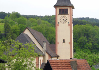 Mai 2021: Blick vom Kappelberg zur Pfarrkirche St. Johannes. Am 25. November 1923 wurde das Gotteshaus von Pfarrer Andreas Halter benediziert.