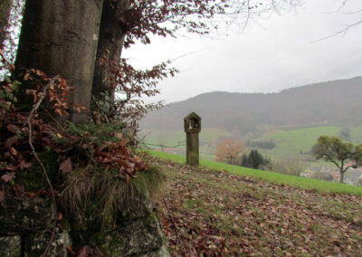 Der älteste Bildstock Dörlinbachs befindet sich bei der Mariengrotte nur unweit von der Gedächtniskapelle entfernt auf dem Kappelberg.