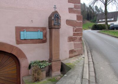 Beim Zieglerhof, den manche auch „Ziegelhof“ nennen, befindet sich ein Bildstock aus dem Jahre 1838.