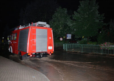 Einsatz beim Hochwasser im Jahre 2008. Das Hochwasser kam in der Nacht.