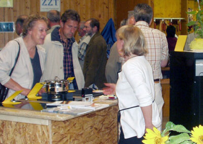 Gewerbeausstellung 2004: Impressionen aus der Halle. 28 Aussteller präsentierten sich erstmals in der Dörlinbacher Festhalle.