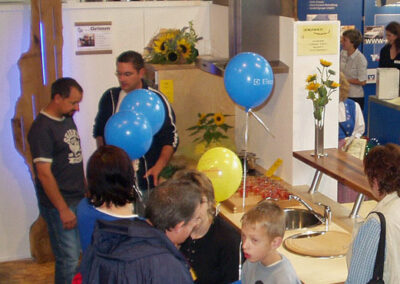 Gewerbeausstellung 2004: Impressionen aus der Halle. 28 Aussteller präsentierten sich erstmals in der Dörlinbacher Festhalle.