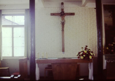 Sommer 1982: Der Innenraum in der Ersatzkirche in der alten Stumpi.