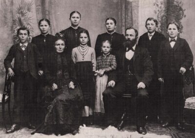 Familie Schätzle um 1903: Hintere Reihe von links: Alois, Rosina, Karolina, Thekla, Karl, Andreas, vorne: Mutter Rosina, Maria Anna, Paulina und Vater Andreas.