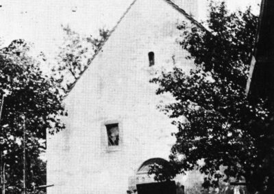 Kulturhistorisch der größte Verlust für den Ort: die Dreifaltigkeitskapelle. Sie wurde im Jahre 1922 für den Neubau eine größeren Kirche abgerissen.