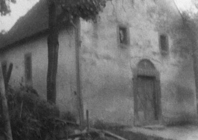 Kulturhistorisch der größte Verlust für den Ort: die Dreifaltigkeitskapelle. Sie wurde im Jahre 1922 für den Neubau eine größeren Kirche abgerissen.