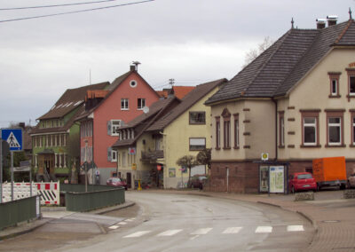 März 2022: Der Zebrastreifen bei der Herrenmatt-Brücke. 1996 wurde der erste Antrag gestellt. Umgesetzt wurde er erst im Jahr 2012.