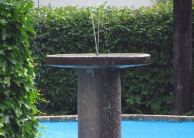 Der Hingucker im Ort: Der Nierenbrunnen (Springbrunnen) unterhalb der Pit-Pat-Anlage. Die Brunnenanlage ist mittlerweile allerdings sanierungsbedürftig.