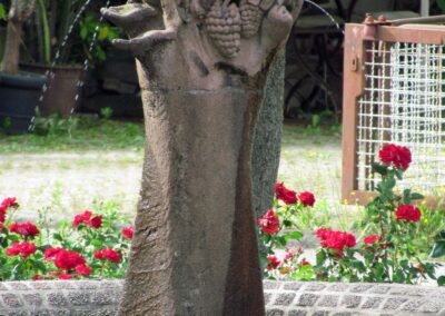 Der Vier-Jahreszeiten-Brunnen auf der Herrenmatt. Diese Brunnenanlage wurde anlässlich der Einweihung der Turn- und Festhalle geschaffen.