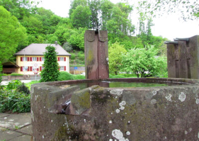 Der Klosterhofbrunnen beim Sandplatz. Diese Anlage wurde anlässlich der 750-Jahr-Feier im Jahre 1975 geschaffen.