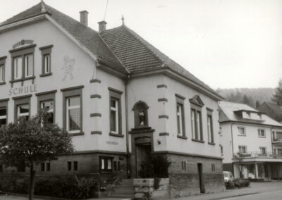 Der Eingang zur Dörlinbacher Gemeinschaftsgefrieranlage befand sich am Seiteneingang direkt an der Hauptstraße.