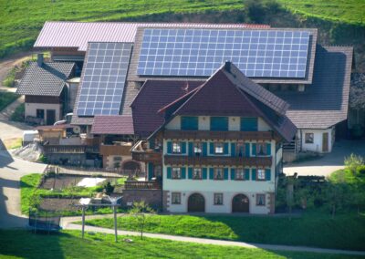 April 2021: Blick vom Kappelberg auf den Wanglerhof. Es ist sicherlich eines der beliebtesten Motive vom imposanten Hofgebäude.