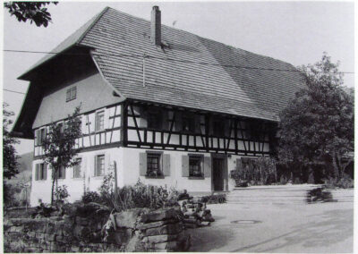 Der Schüsselehof kurz nach der Renovierung im Jahre 1992. Das nunmehr 200 Jahre alte Bauernhaus wurde von den Besitzerfamilien Alfons und Karl Kopf renoviert.