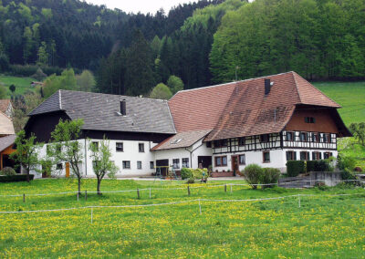 Der Schüsselehof im April 2004 – ein typischer Bauernhof für die Zeit vor 200 Jahren.