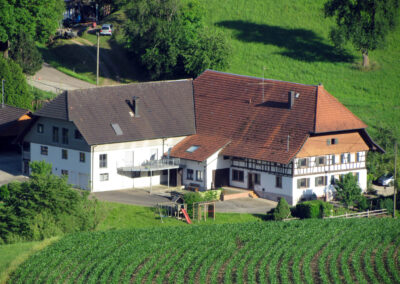 Der Schüsselehof im April 2004 – ein typischer Bauernhof für die Zeit vor 200 Jahren.