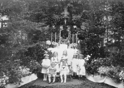 Kirche von 1922 bis 2022: Fronleichnam-Altar beim „Löwen“. Es werden weitere Fotos für die geplante Bilderausstellung gesucht!