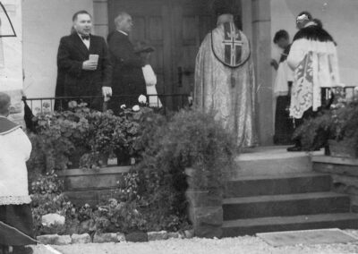 Kirche von 1922 bis 2022: Einweihung der Kapelle im Oktober 1955. Es werden weitere Fotos für die geplante Bilderausstellung gesucht!