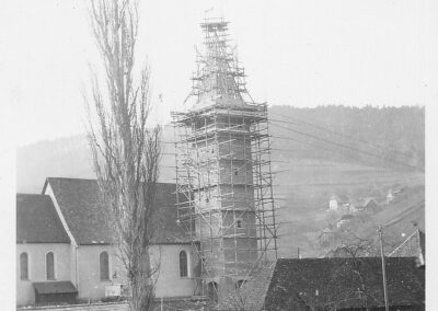 Bilderpräsentation im Pfarrsaal: Kirchturmbau im Jahre 1958. Diese und weitere Fotos zur Kirche und Kirchengemeinde gibt es beim Pfarrfest zu sehen.