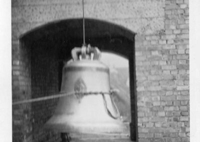 Bilderpräsentation im Pfarrsaal: Hochziehen der Glocken im Jahre 1959. Diese und weitere Fotos zur Kirche und Kirchengemeinde gibt es beim Pfarrfest zu sehen.