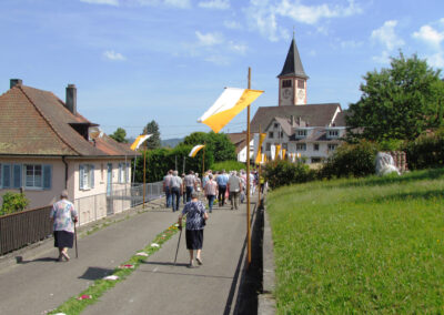 Fronleichnam 2022: Der Festgottesdienst in der Pfarrkirche St. Johannes. Das Hochamt wurde von Pater Thomaskutty Chempilayil und Diakon Joachim Swientek geleitet.